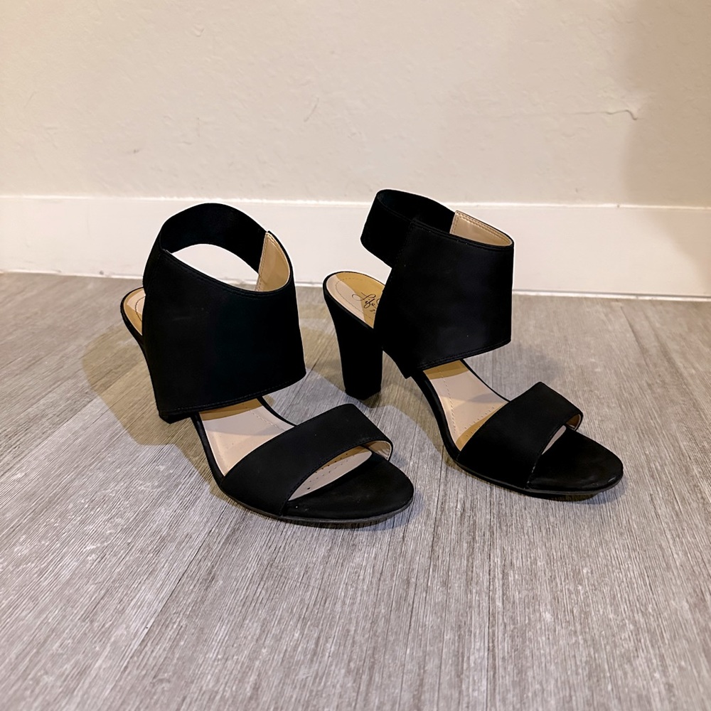 Life Stride Soft System Black Sandal